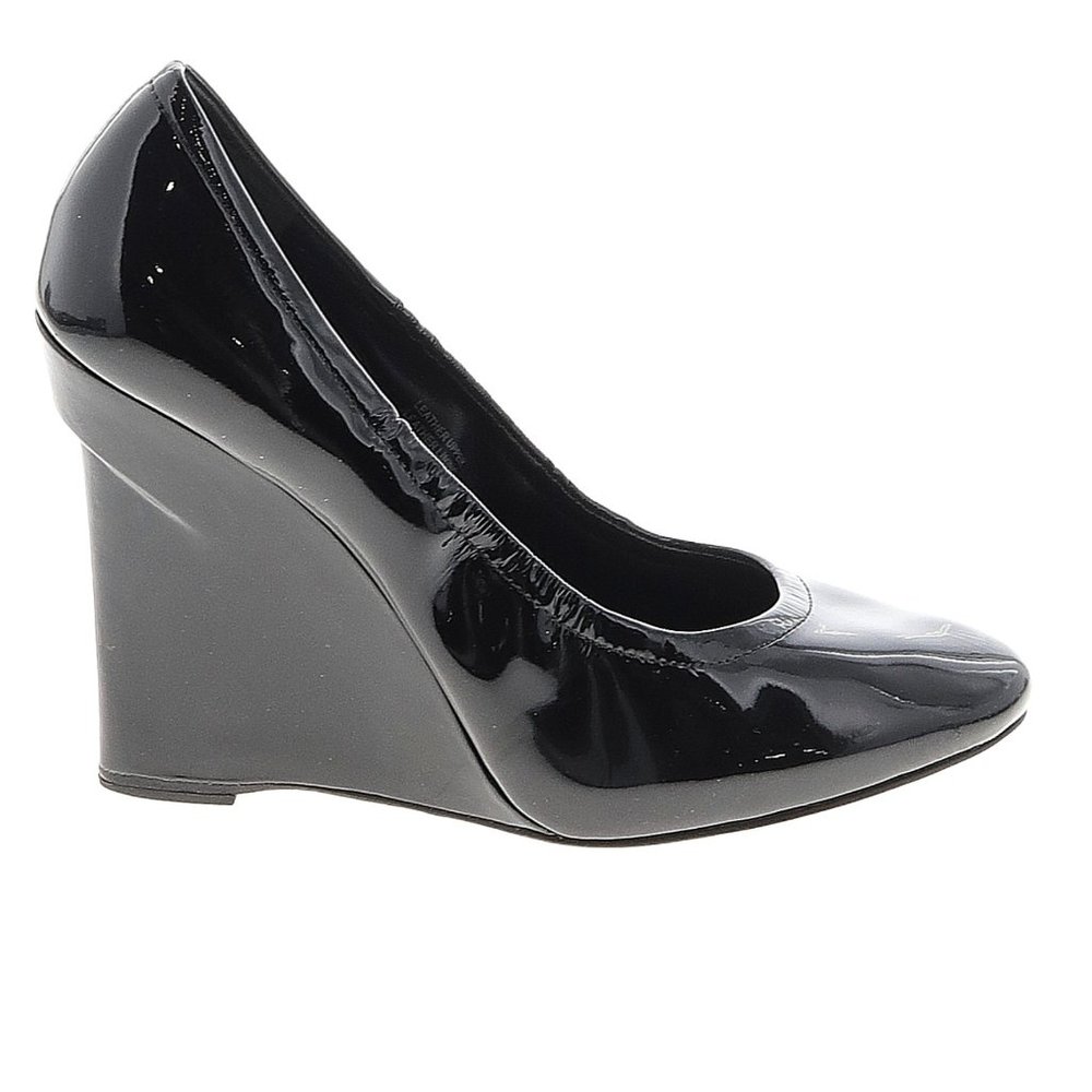 Vera Wang Lavender Ella black lux patent wedges